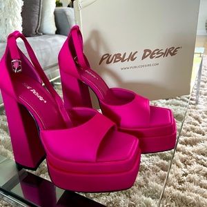 Hot pink height heel platforms so stylish they’re a must! Heel heigh is 6” NEW